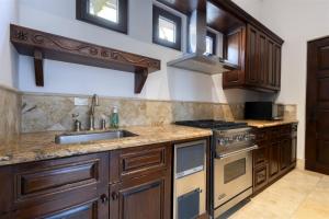 Luxury 7-BD Hacienda-Style Villa with Butler & Staff