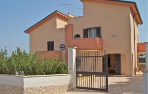 3 Bedroom Beautiful Home In Noto