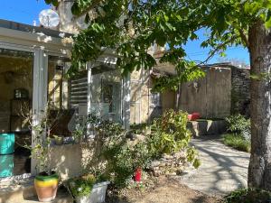 Petite maison de ville avec jardin quartier calme