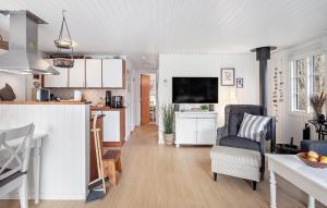 3 Bedroom Cozy Home In Væggerløse