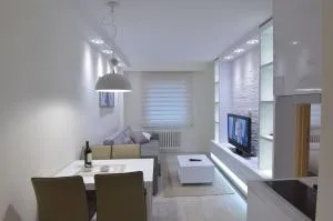 Konaci Kopaonik Lux Apartmani - 弗尔尼亚奇卡矿泉镇