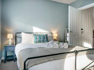 Belmont Bolthole 2 Bed Bars and Eateries Abound - Pass the Keys