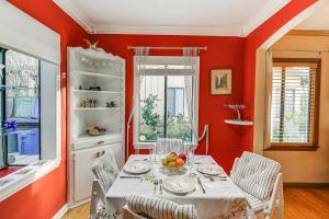 Near Manhattan Beach, SoFi Stadium: Gardena Escape