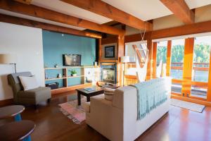 Waterfront Condo in Ucluelet