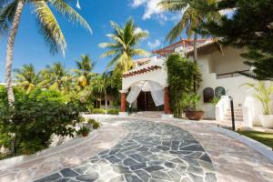 Villa Alma - Beachfront Exclusive Villa in Cancun by Solmar Rentals