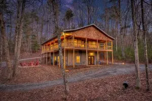 Relaxing, Modern Cabin w/ Hot Tub and Game Room - Roundtop
