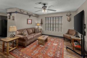 Stonegate Lodge Bear's Den Kitchen, Pool, Firepit, WIFI ,Smart TVs - 4hvězdičkové hotely ve městě Eureka Springs