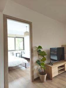 Cozy & Minimal Apartment Near Airport Peania