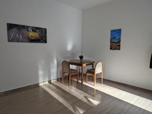 Holiday House 2
