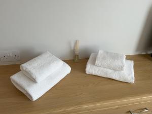 Delightful self-contained Annexe close to airport