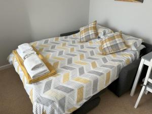 Delightful self-contained Annexe close to airport