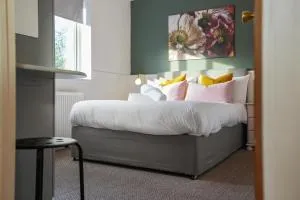 Tapton View - Modern Stay Near Chesterfield Town Center, Train Station & the Peak District - Unstone