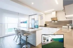 Chalet en la cuidad- con jardin y barbacoa - Bernueces