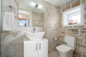 Aphrodites Luxury Pearls 2