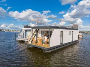 Hausboot Aegir mit Dachterrasse in Schleswig am Ostseefjord Schlei - Dannewerk