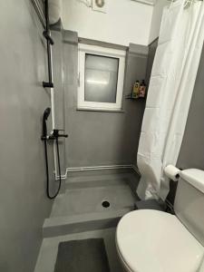 Jacuzzi studio close to athens airport!!