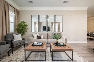 Large Work Space, Private Yard, Gated Community - ستافورد