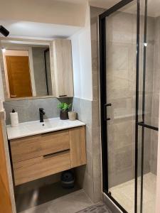 2-Bedroom Chamonix Apartment - Mont Blanc Views, Near Flagere Ski Lift