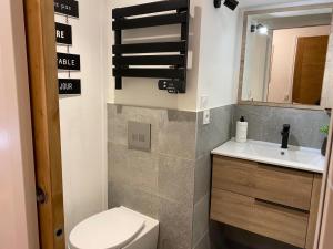 2-Bedroom Chamonix Apartment - Mont Blanc Views, Near Flagere Ski Lift