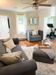 Catskills Quaint Cottage with Peloton Minutes from Hiking - Chichester