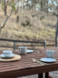 Summit House Armidale - 2 or 4 Bedrooms