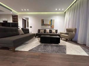 Luxurious Lake View Flat