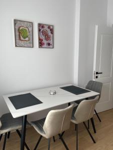 Sunny City Center Apartment