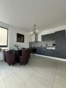 Temporalis Unterkunft - يوليش