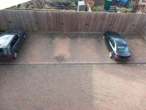 Roomy Penthouse 2 double bed apartment - Spacious - Central Beeston - Free secure parking -