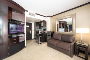 Stunning Getaway with Private Outdoor Roman Tub