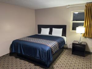 King Room room in Economy Inn & Suites