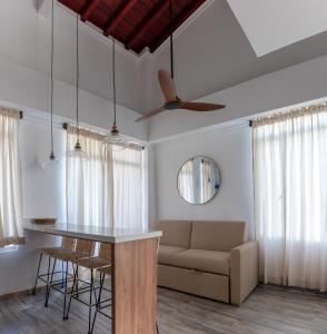 Cómodo apartamento con vista al mar y la montaña