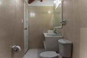 Cómodo apartamento con vista al mar y la montaña