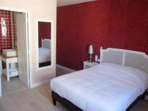 Hotels Auberge Du Grand Dauphin : photos des chambres