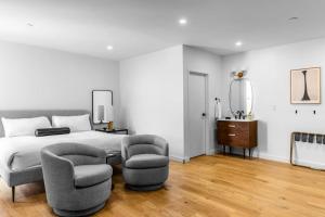 Historic DTWN Hotel, The Phenix, King Bed, Room # 303