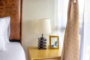 9 Elizabeth Place - Beautiful self catering 1 bedroom Apartment Unit next to Kyalami Racetrack with WIFI - Swimming Pool Gym and Restaurant - Perfect for a couple in Midrand Waterfall - Kyalami