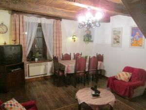 Maisons de vacances Maison cosy avec terrasse, 3 chambres, wifi, animaux acceptes, ideal pour familles en Meuse - FR-1-585-2 : photos des chambres
