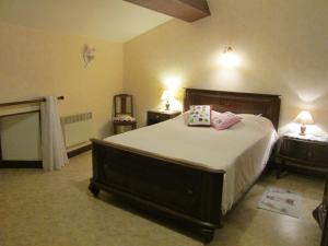 Maisons de vacances Maison cosy avec terrasse, 3 chambres, wifi, animaux acceptes, ideal pour familles en Meuse - FR-1-585-2 : photos des chambres