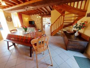 Maisons de vacances Gite Saint-Mars-sur-Colmont, 4 pieces, 6 personnes - FR-1-600-100 : photos des chambres
