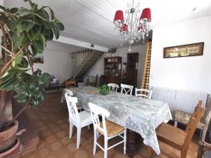 B&B / Chambres d'hotes Guestroom Sembadel, 2 pieces, 2 personnes - FR-1-582-456 : photos des chambres