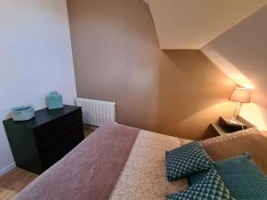 Maisons de vacances Gite La Ferte-Saint-Aubin, 5 pieces, 7 personnes - FR-1-590-397 : photos des chambres