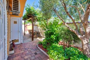 Teuta_commodious apartment at the beach