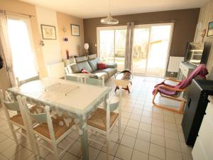 Maison proche forêt, plage et commerces - 2 ch, terrasse, jardin clos, parking privé, animaux acceptés - FR-1-22-231