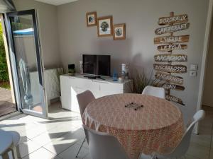 Appartements Jardin Prive et Terrasse - Appartement T2 a La Teste de Buch, Proche Plages et Activites - FR-1-319-424 : photos des chambres