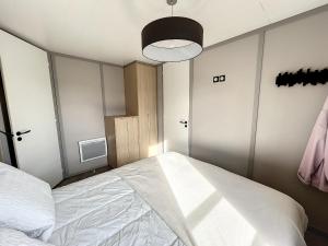 Chalets Chalet de Standing avec Piscine Chauffee, a 300m de la Plage - 6 Couchages, WiFi Gratuit - FR-1-361-474 : photos des chambres