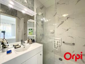 Appartement Central proche Plages avec Piscine, Sauna, Parking et Climatisation - FR-1-647-23