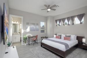 Mountain Views, Luxury, Heated Pool, Putting Green