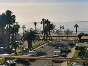 Apartamento con WIFI y Parking a 2ª Línea de Playa en Santa Margarita, Roses - ES-258-66