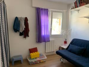 APPARTEMENT 6 PERS CLIMATISÉ - CENTRE VILLE À 15 MIN DE LA MER - 75M2 - 3 CHAMBRES - TERRASSE -CALME - PARKING