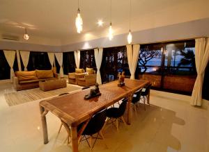 Luxurious & Tranquil Beachfront private villa with private pool